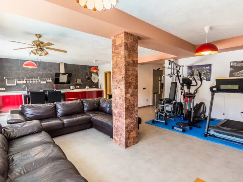 Large Villa with great qualities in Carretera de Mijas area with guest accommodation, lift and orchard.