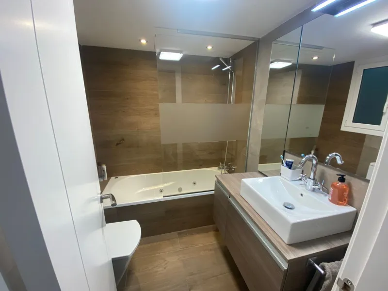 Exclusive seafront apartment in Calafell with private club access