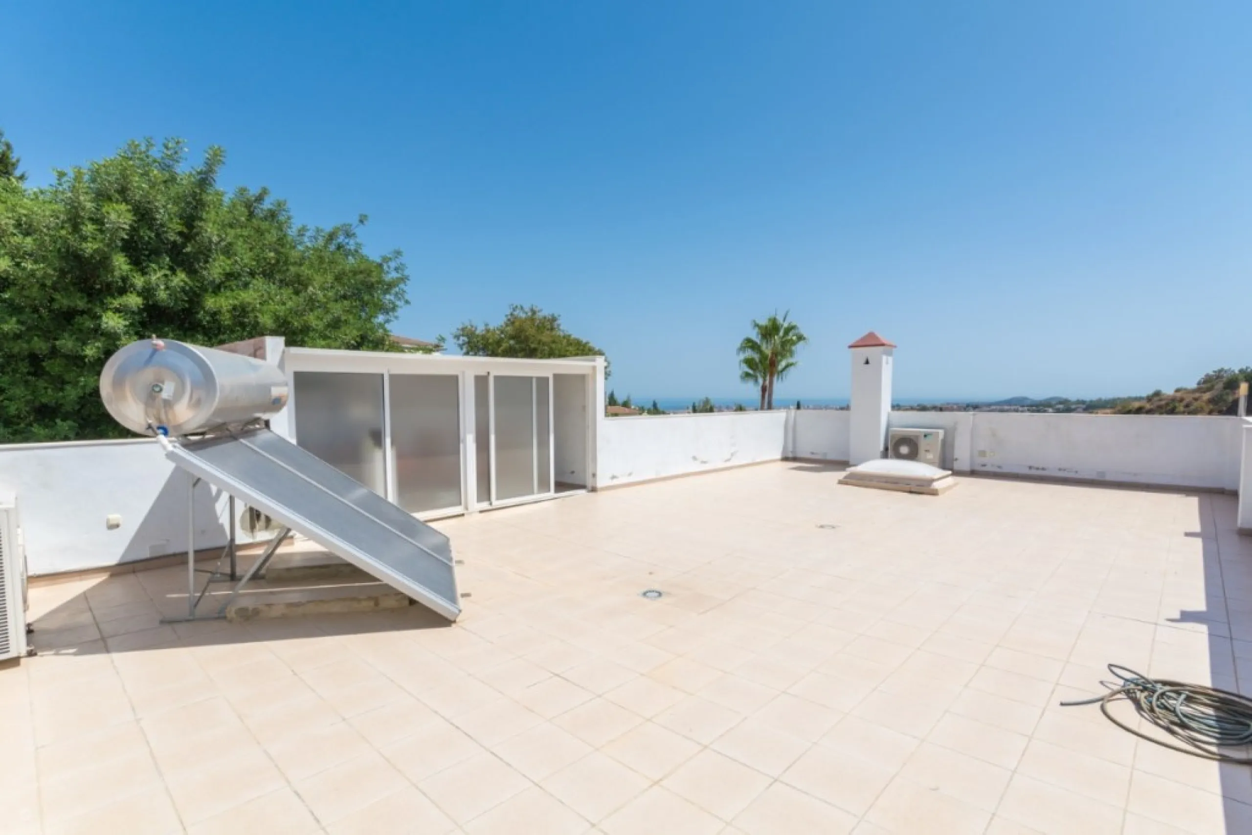 Large Villa with great qualities in Carretera de Mijas area with guest accommodation, lift and orchard.