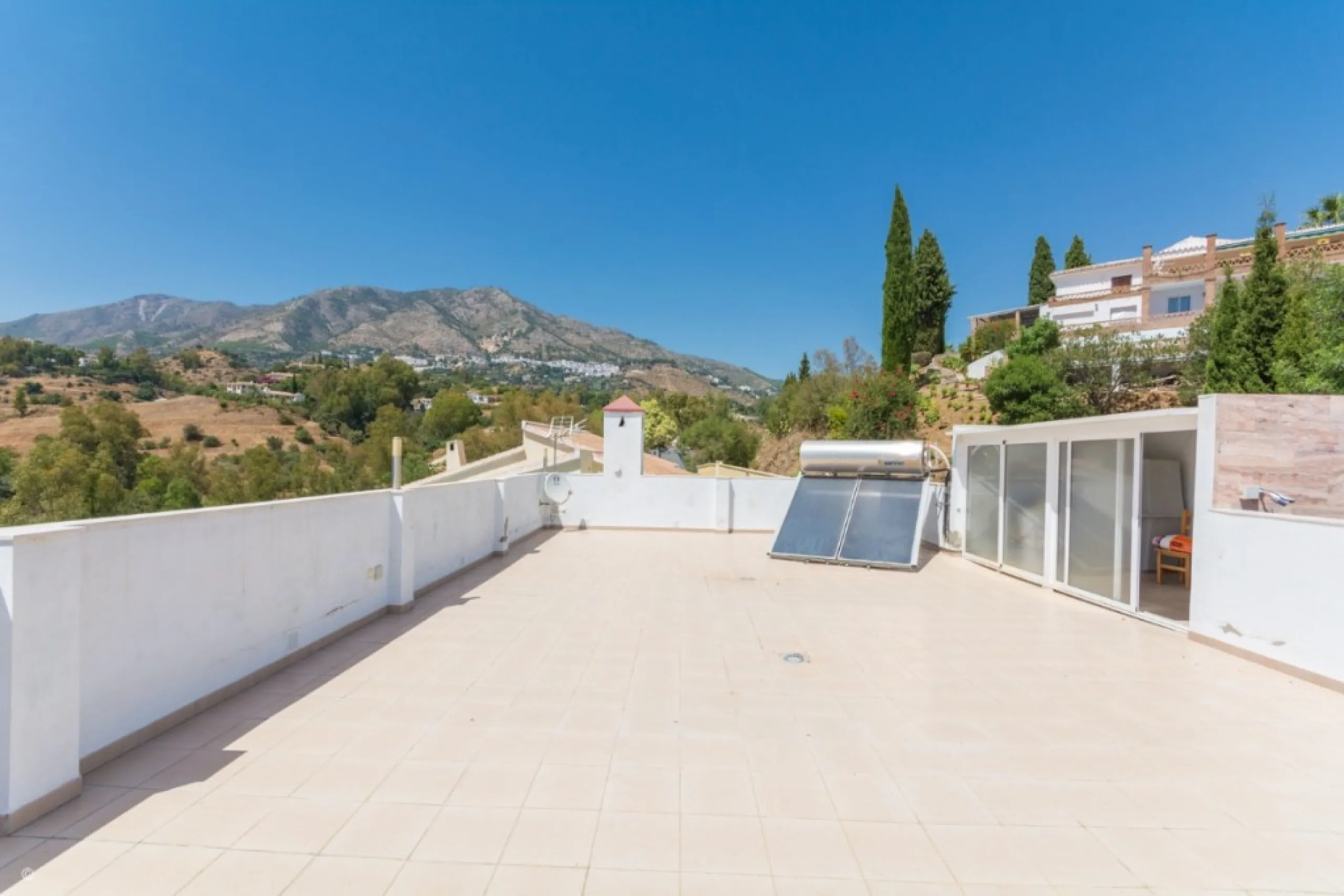 Large Villa with great qualities in Carretera de Mijas area with guest accommodation, lift and orchard.