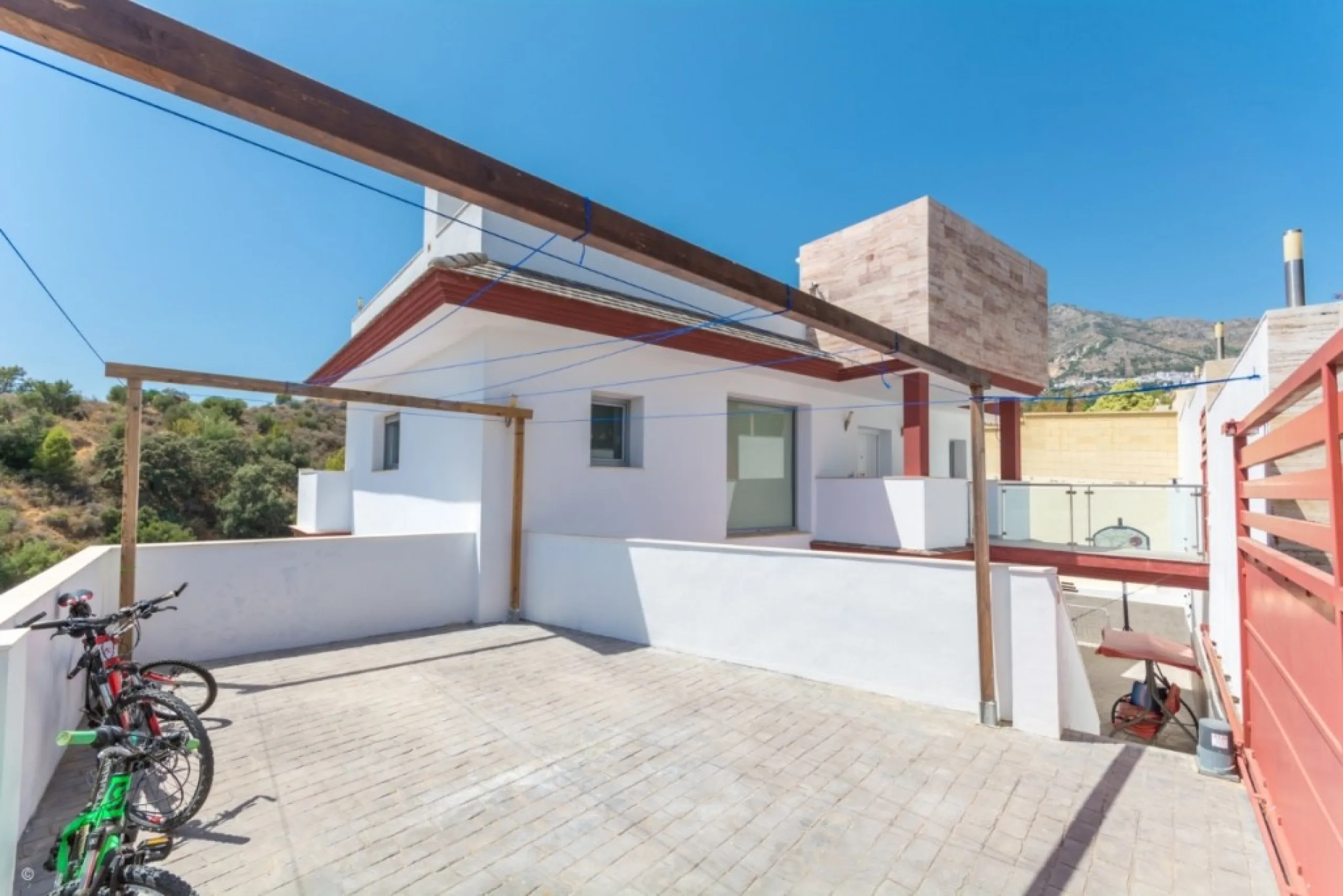 Large Villa with great qualities in Carretera de Mijas area with guest accommodation, lift and orchard.