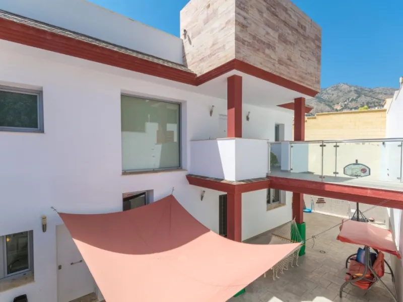 Large Villa with great qualities in Carretera de Mijas area with guest accommodation, lift and orchard.