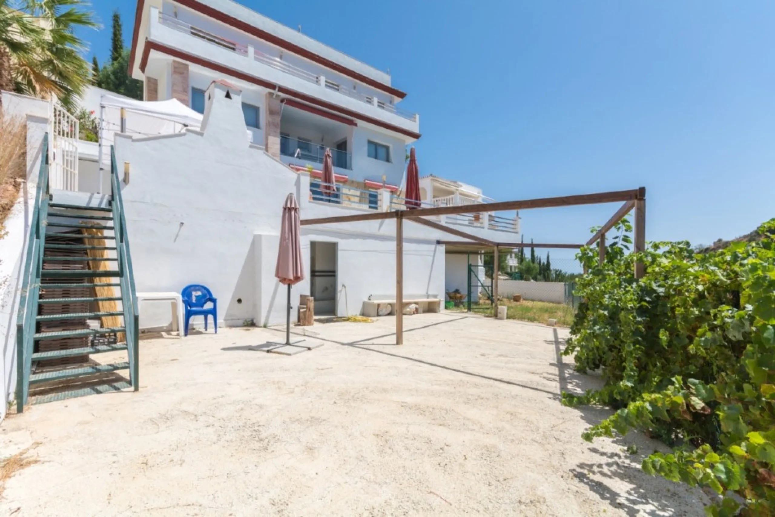Large Villa with great qualities in Carretera de Mijas area with guest accommodation, lift and orchard.