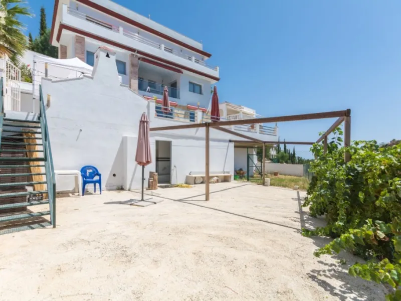 Large Villa with great qualities in Carretera de Mijas area with guest accommodation, lift and orchard.