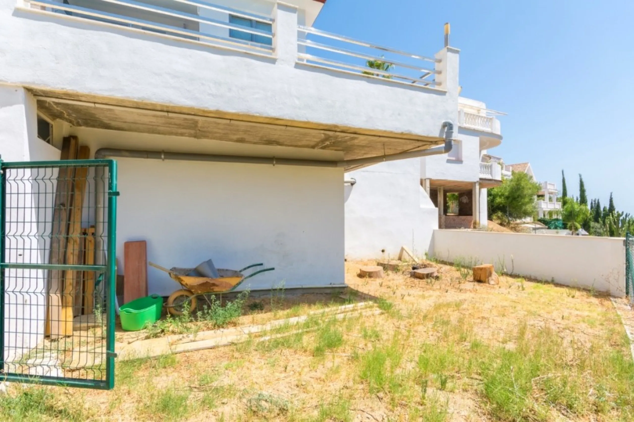 Large Villa with great qualities in Carretera de Mijas area with guest accommodation, lift and orchard.