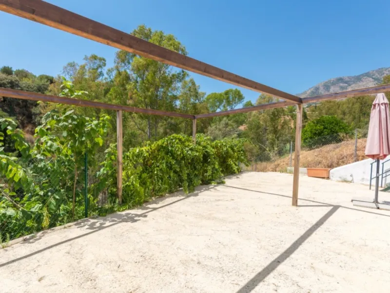 Large Villa with great qualities in Carretera de Mijas area with guest accommodation, lift and orchard.