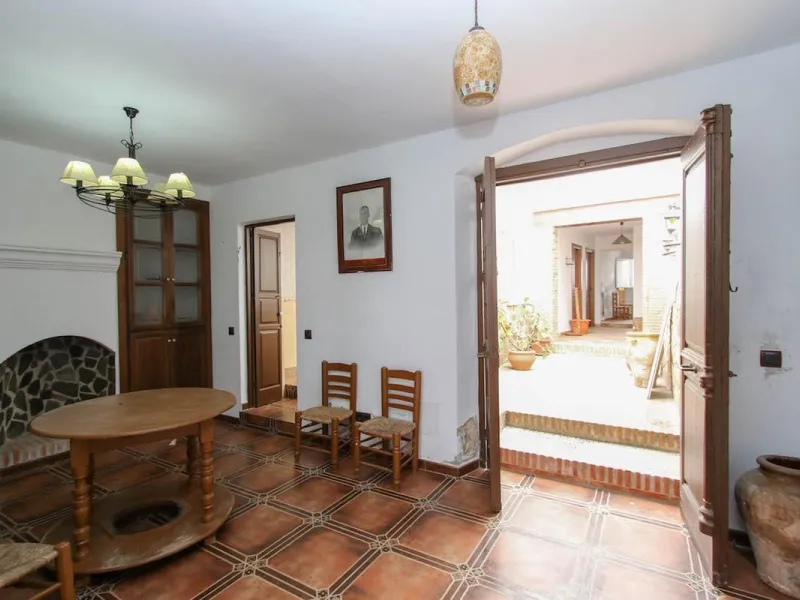 House - Townhouse в продаже в Guaro, Málaga. В доме 7 спален и 3 ванных комнат. Площадь дома 362 м²