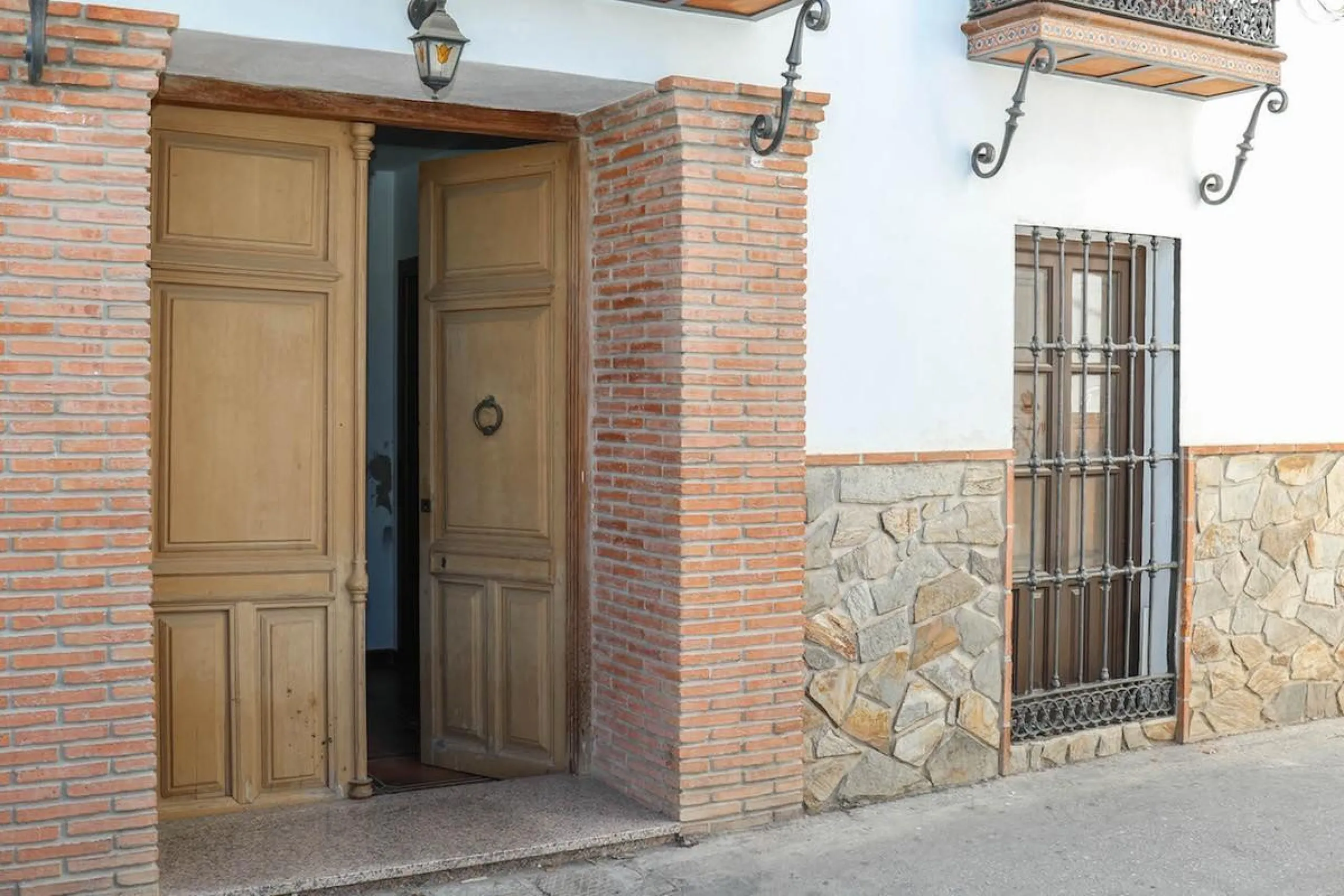 House - Townhouse в продаже в Guaro, Málaga. В доме 7 спален и 3 ванных комнат. Площадь дома 362 м²