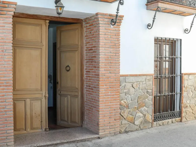 House - Townhouse в продаже в Guaro, Málaga. В доме 7 спален и 3 ванных комнат. Площадь дома 362 м²