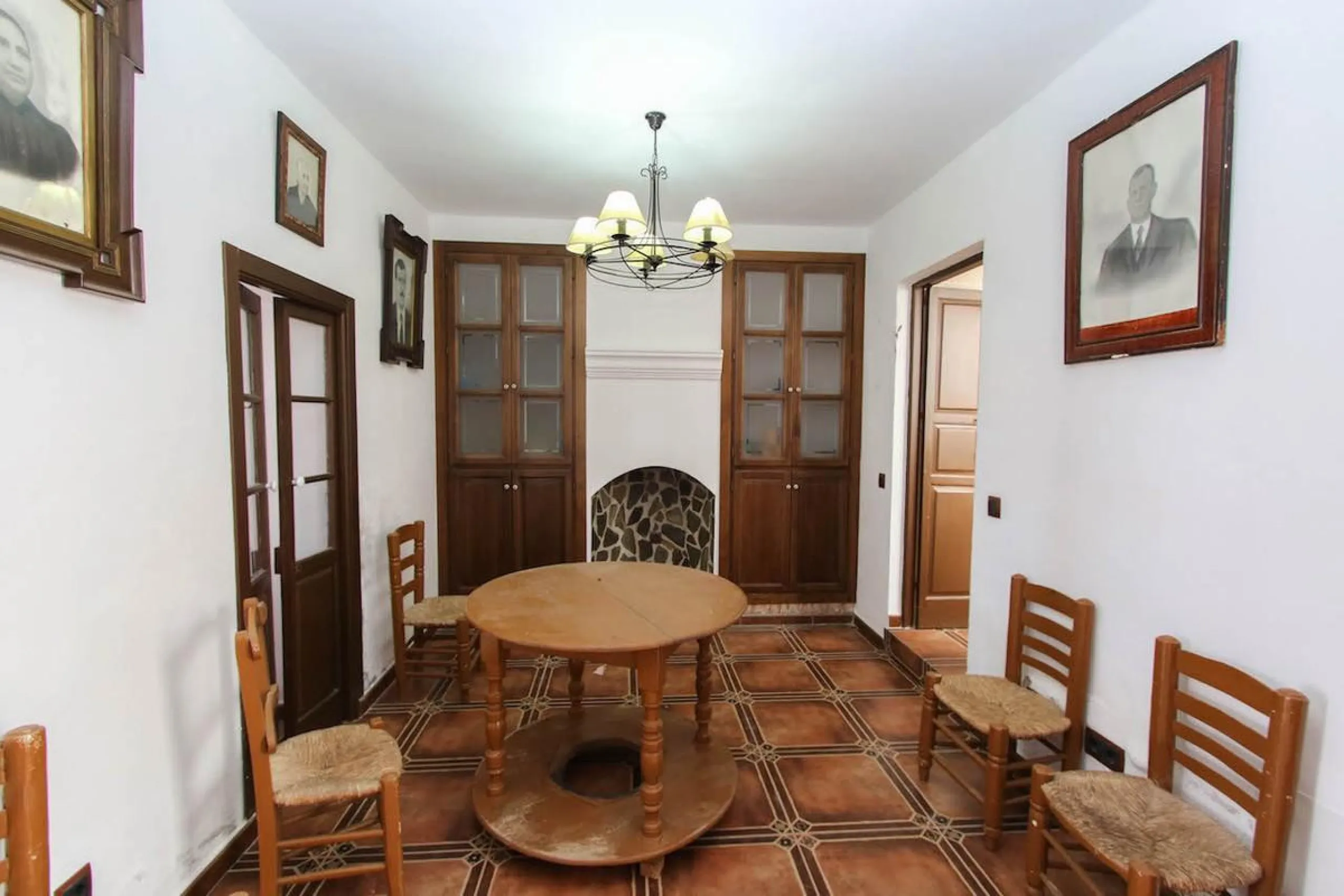 House - Townhouse в продаже в Guaro, Málaga. В доме 7 спален и 3 ванных комнат. Площадь дома 362 м²