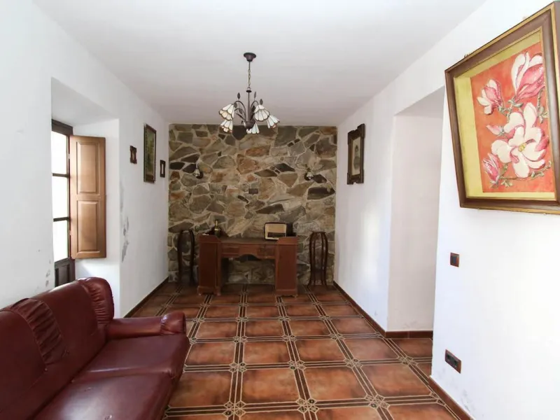 House - Townhouse в продаже в Guaro, Málaga. В доме 7 спален и 3 ванных комнат. Площадь дома 362 м²