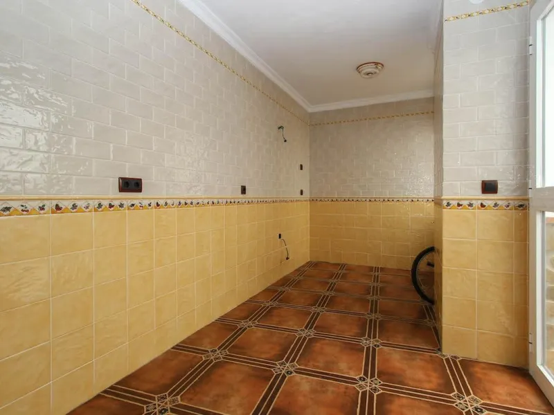 House - Townhouse в продаже в Guaro, Málaga. В доме 7 спален и 3 ванных комнат. Площадь дома 362 м²