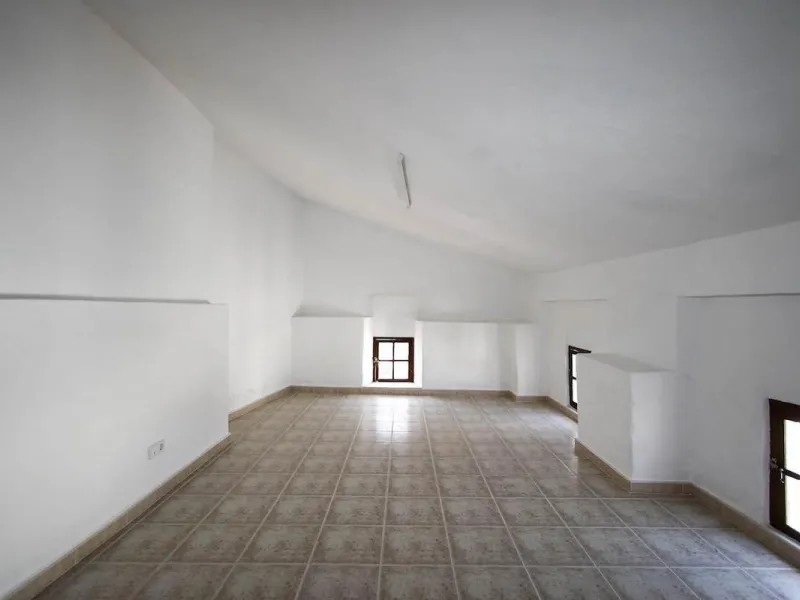 House - Townhouse в продаже в Guaro, Málaga. В доме 7 спален и 3 ванных комнат. Площадь дома 362 м²