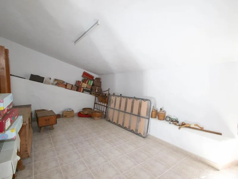 House - Townhouse в продаже в Guaro, Málaga. В доме 7 спален и 3 ванных комнат. Площадь дома 362 м²