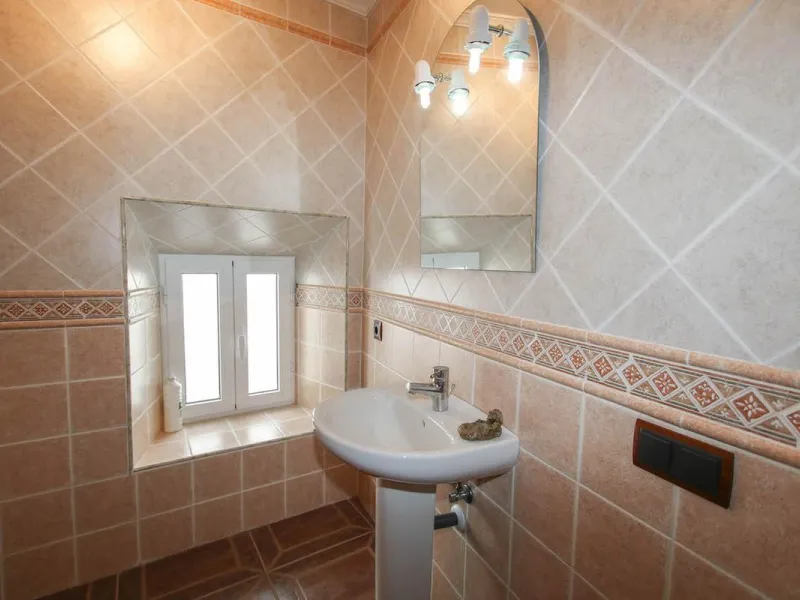 House - Townhouse в продаже в Guaro, Málaga. В доме 7 спален и 3 ванных комнат. Площадь дома 362 м²