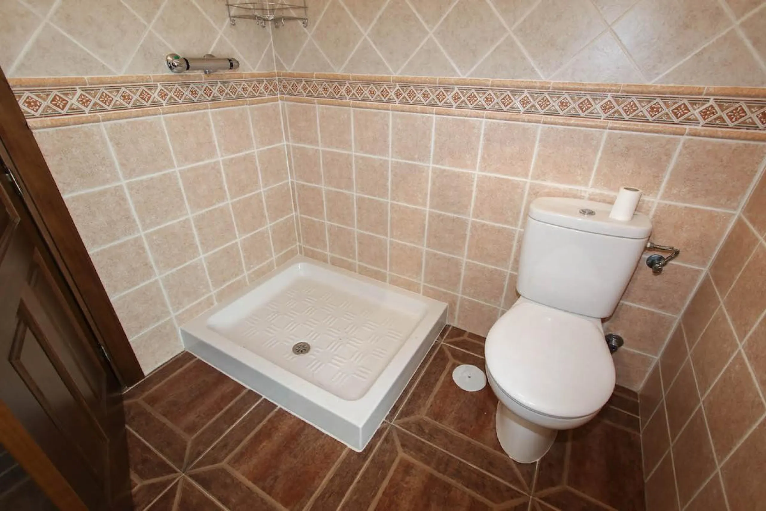 House - Townhouse в продаже в Guaro, Málaga. В доме 7 спален и 3 ванных комнат. Площадь дома 362 м²