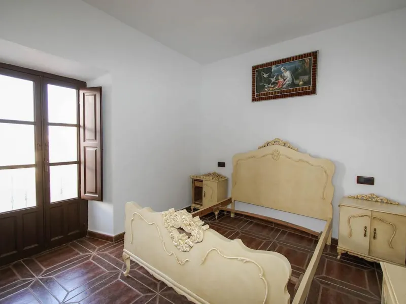 House - Townhouse в продаже в Guaro, Málaga. В доме 7 спален и 3 ванных комнат. Площадь дома 362 м²