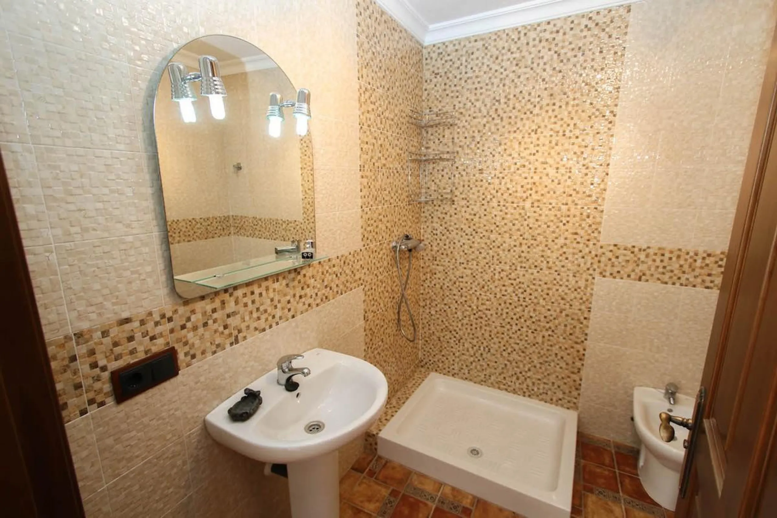 House - Townhouse в продаже в Guaro, Málaga. В доме 7 спален и 3 ванных комнат. Площадь дома 362 м²