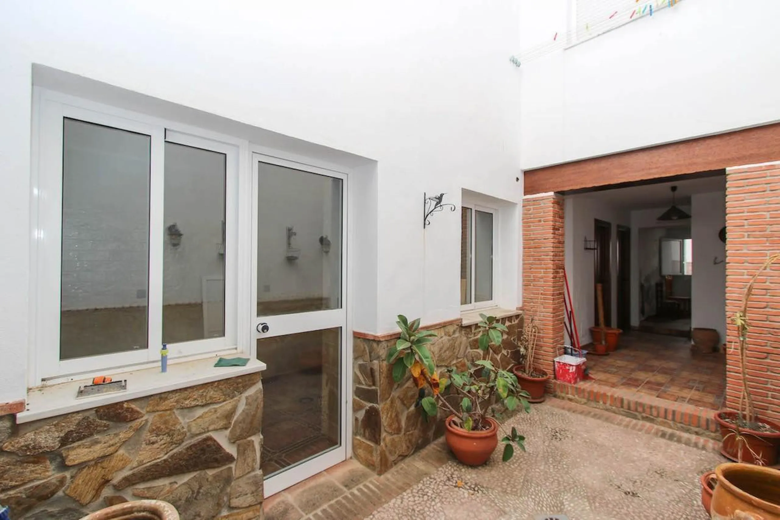 House - Townhouse в продаже в Guaro, Málaga. В доме 7 спален и 3 ванных комнат. Площадь дома 362 м²