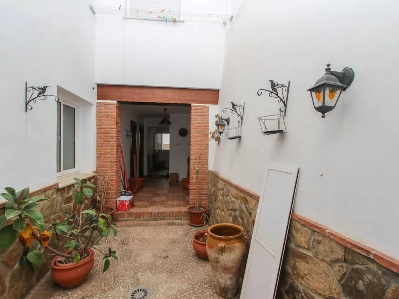House - Townhouse в продаже в Guaro, Málaga. В доме 7 спален и 3 ванных комнат. Площадь дома 362 м²