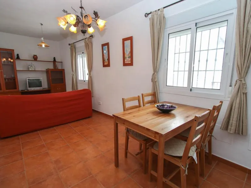 House - Townhouse в продаже в Guaro, Málaga. В доме 7 спален и 3 ванных комнат. Площадь дома 362 м²
