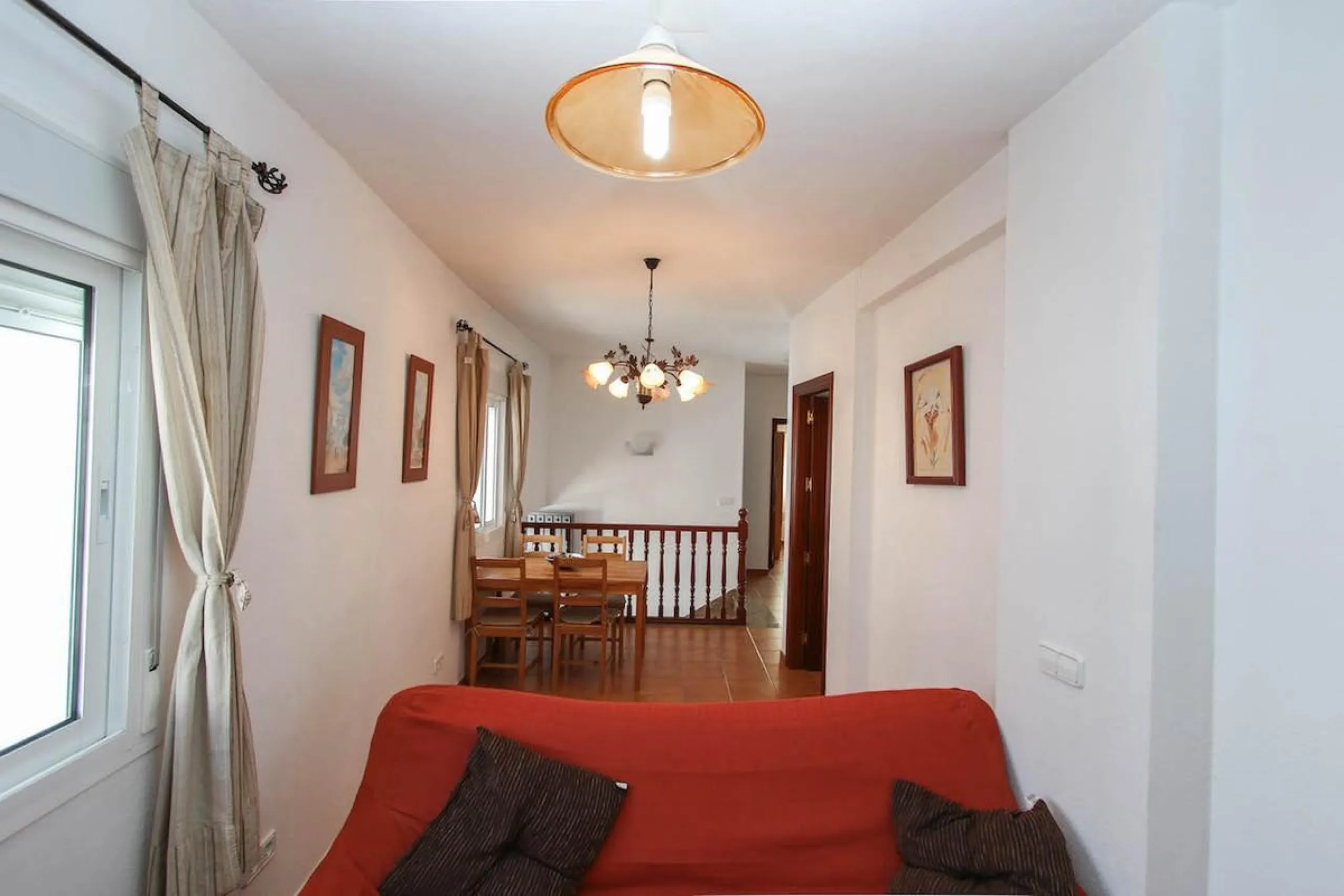 House - Townhouse в продаже в Guaro, Málaga. В доме 7 спален и 3 ванных комнат. Площадь дома 362 м²