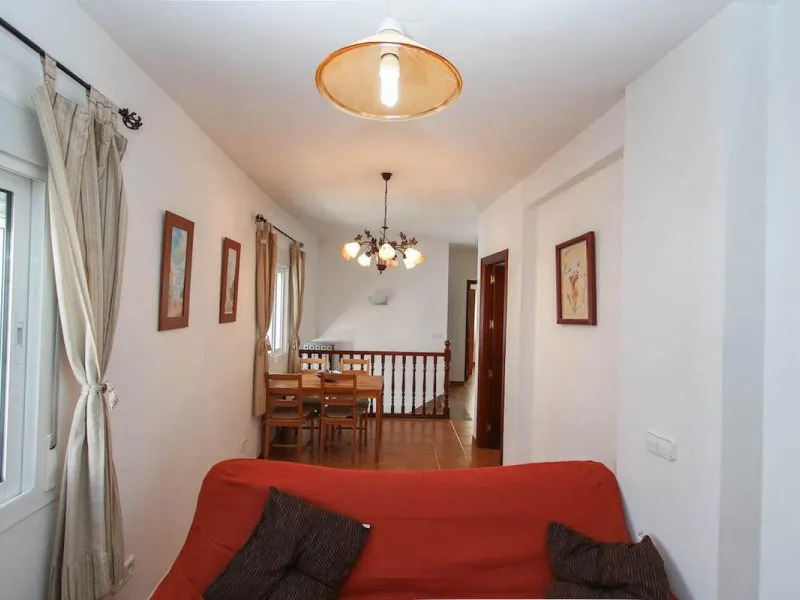 House - Townhouse в продаже в Guaro, Málaga. В доме 7 спален и 3 ванных комнат. Площадь дома 362 м²