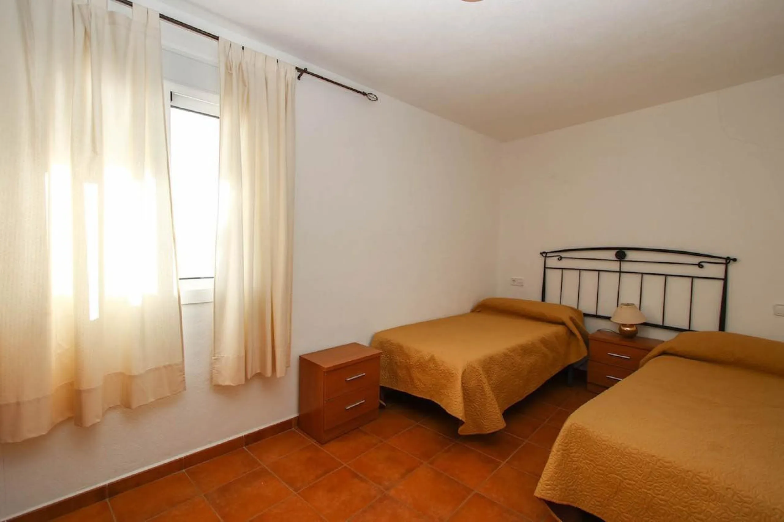 House - Townhouse в продаже в Guaro, Málaga. В доме 7 спален и 3 ванных комнат. Площадь дома 362 м²