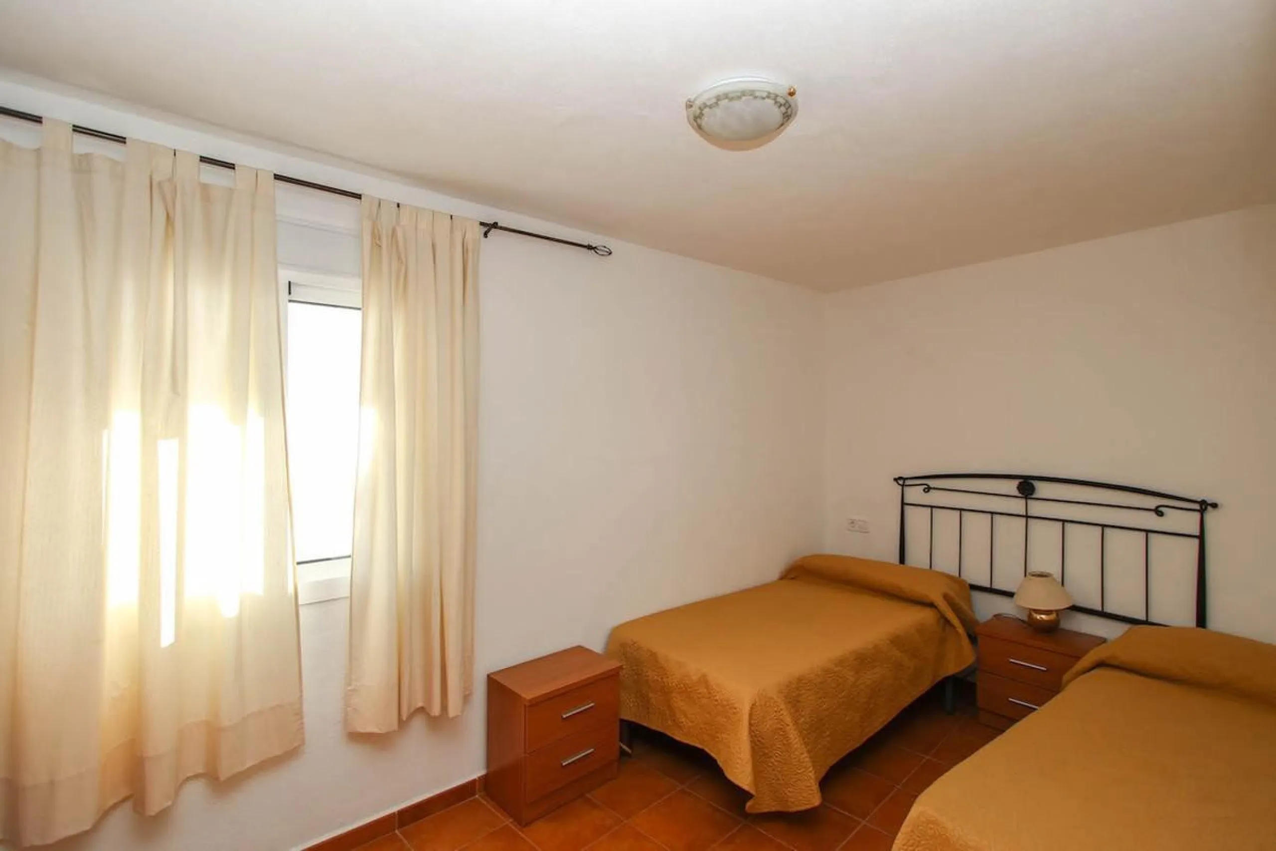 House - Townhouse в продаже в Guaro, Málaga. В доме 7 спален и 3 ванных комнат. Площадь дома 362 м²