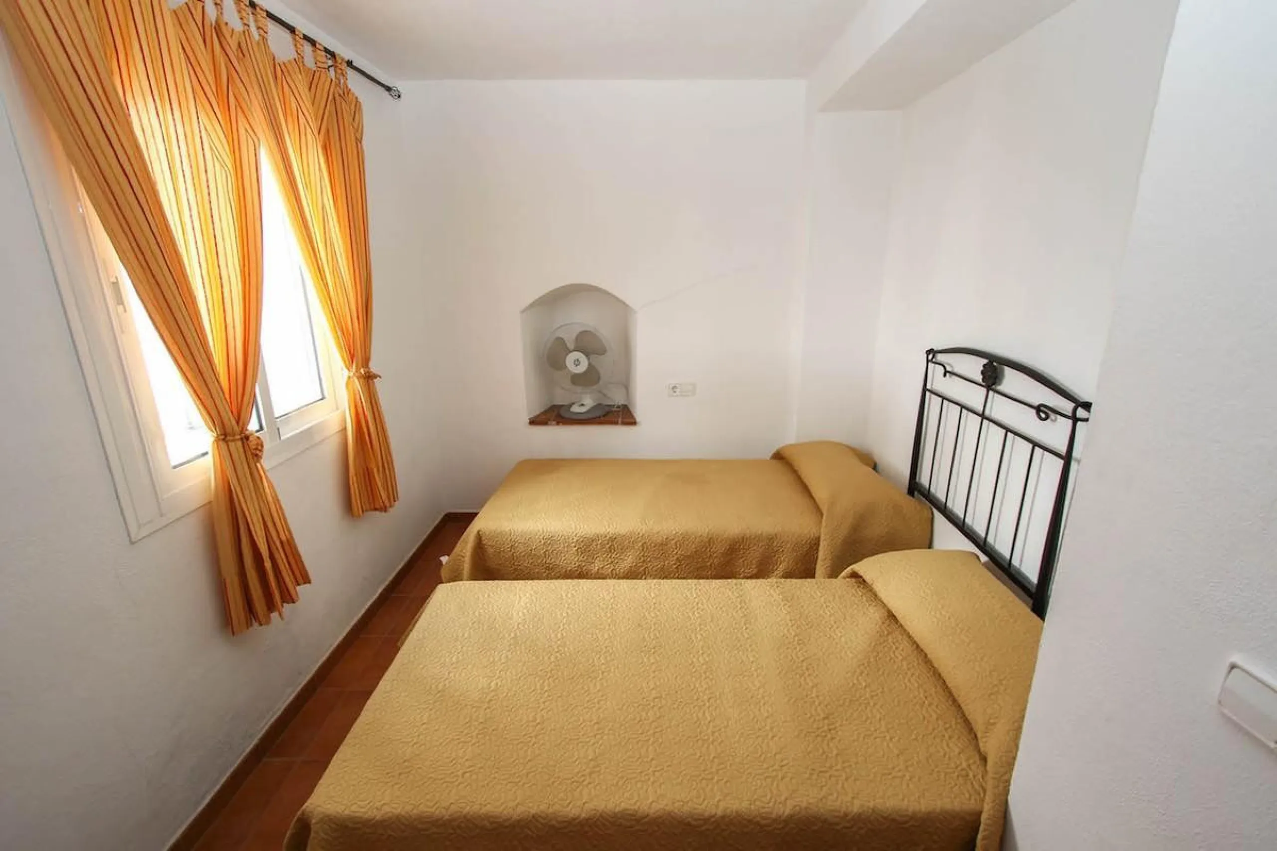 House - Townhouse в продаже в Guaro, Málaga. В доме 7 спален и 3 ванных комнат. Площадь дома 362 м²