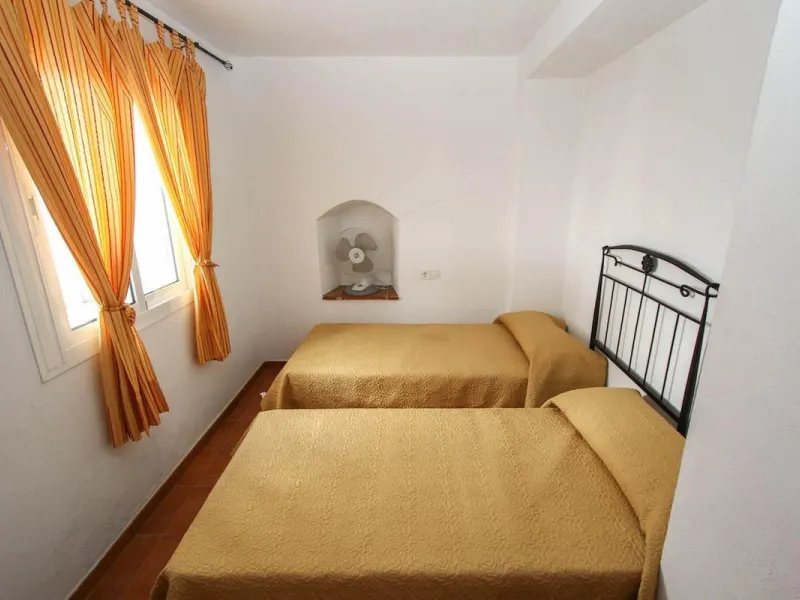 House - Townhouse в продаже в Guaro, Málaga. В доме 7 спален и 3 ванных комнат. Площадь дома 362 м²