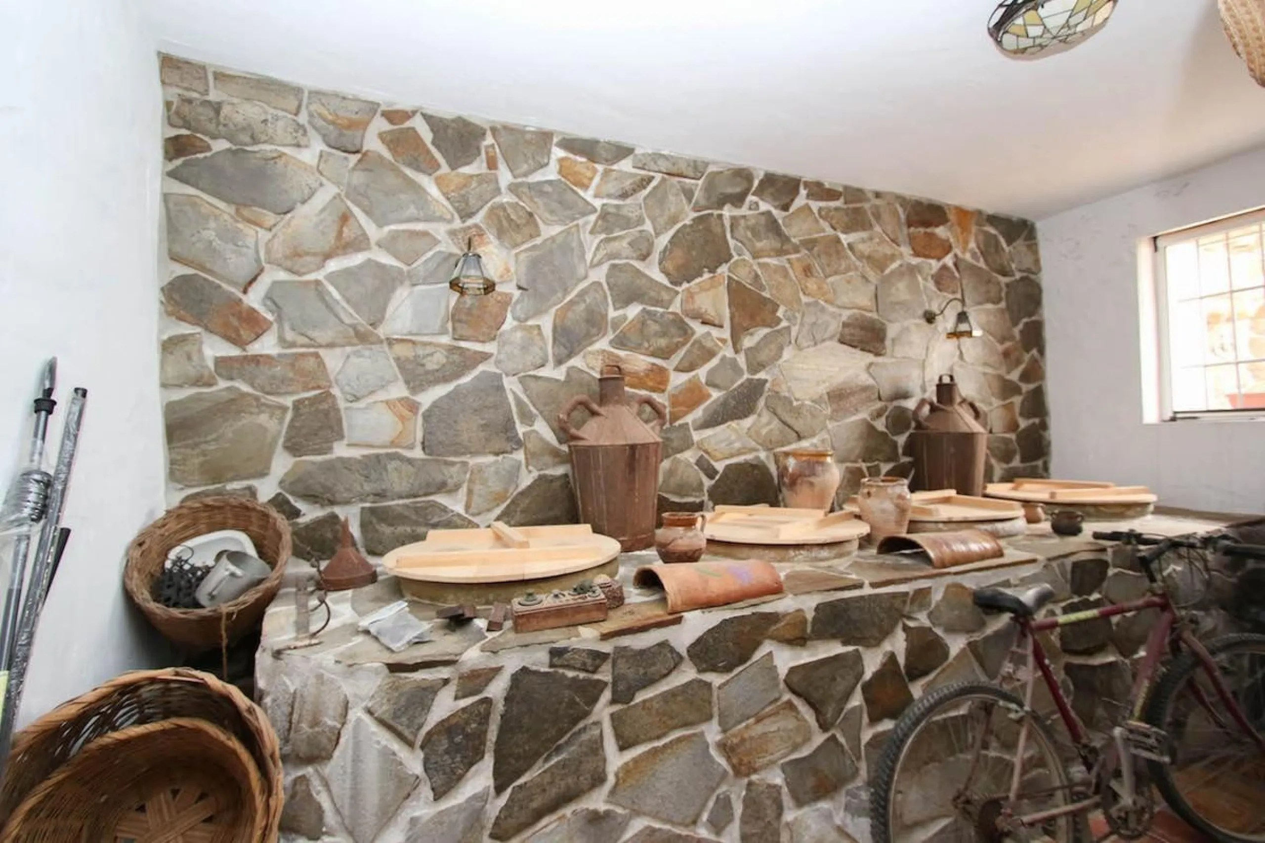 House - Townhouse в продаже в Guaro, Málaga. В доме 7 спален и 3 ванных комнат. Площадь дома 362 м²