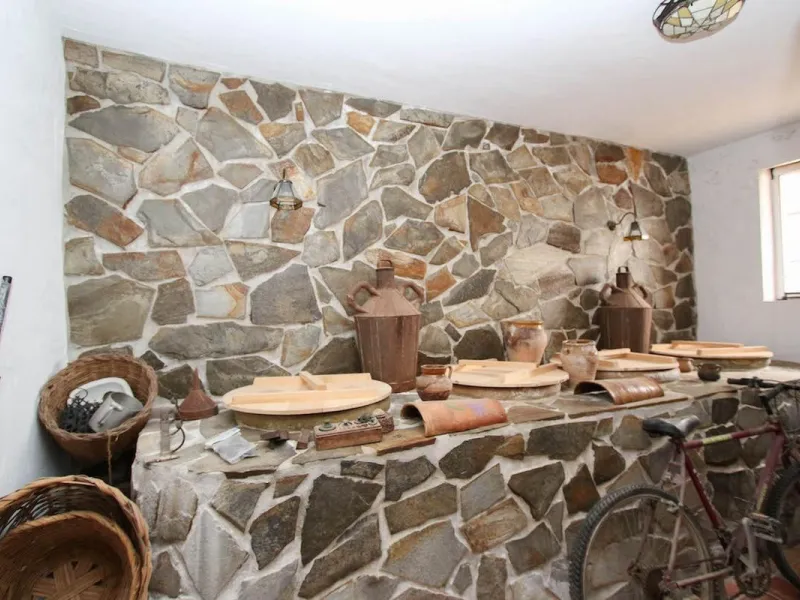House - Townhouse в продаже в Guaro, Málaga. В доме 7 спален и 3 ванных комнат. Площадь дома 362 м²