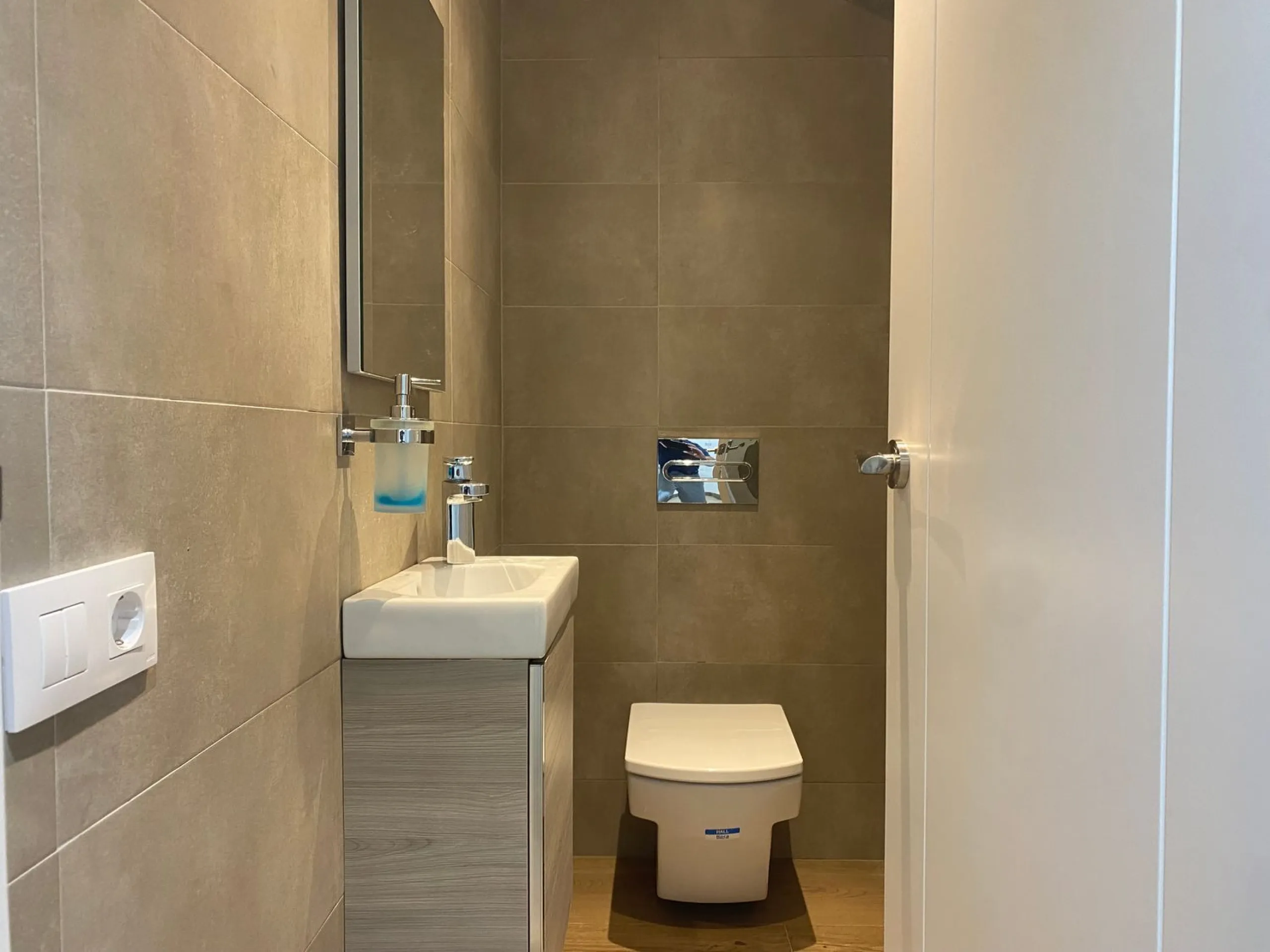 Exclusive seafront apartment in Calafell with private club access