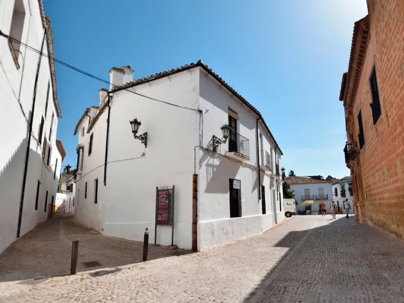 House - Detached Villa в продаже в Ronda, Málaga. В доме 5 спален и 5 ванных комнат. Площадь дома 404 м². Площадь участка 194 м²