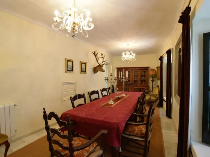 House - Detached Villa в продаже в Ronda, Málaga. В доме 5 спален и 5 ванных комнат. Площадь дома 404 м². Площадь участка 194 м²