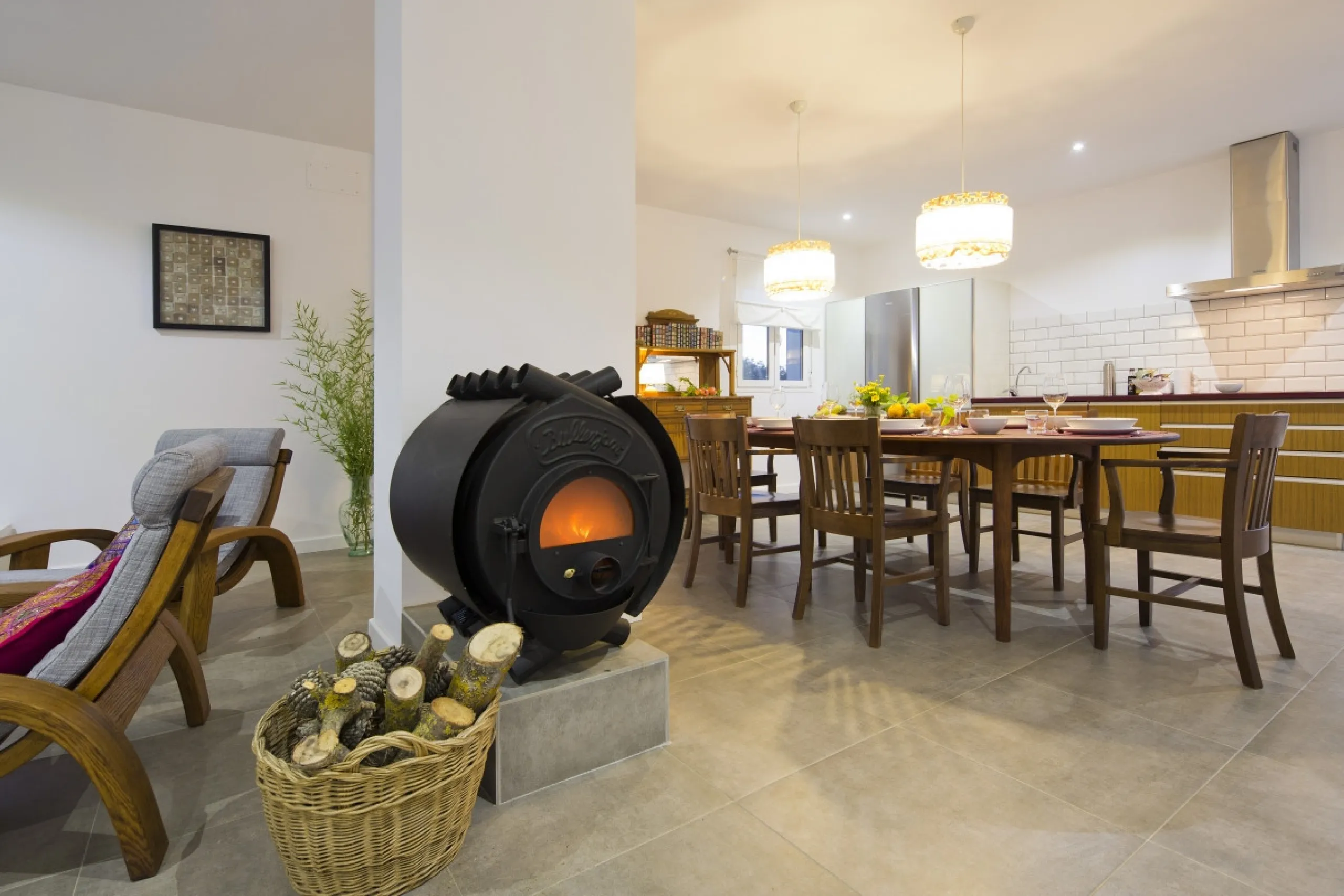 AN OUTSTANDING OPPORTUNITY to own an IMPRESSIVE FINCA OF 30,000M2 OF FLAT LAND with 1,000 walnut trees and a beautiful, stylish modern home with a private swimming pool and exceptional views.