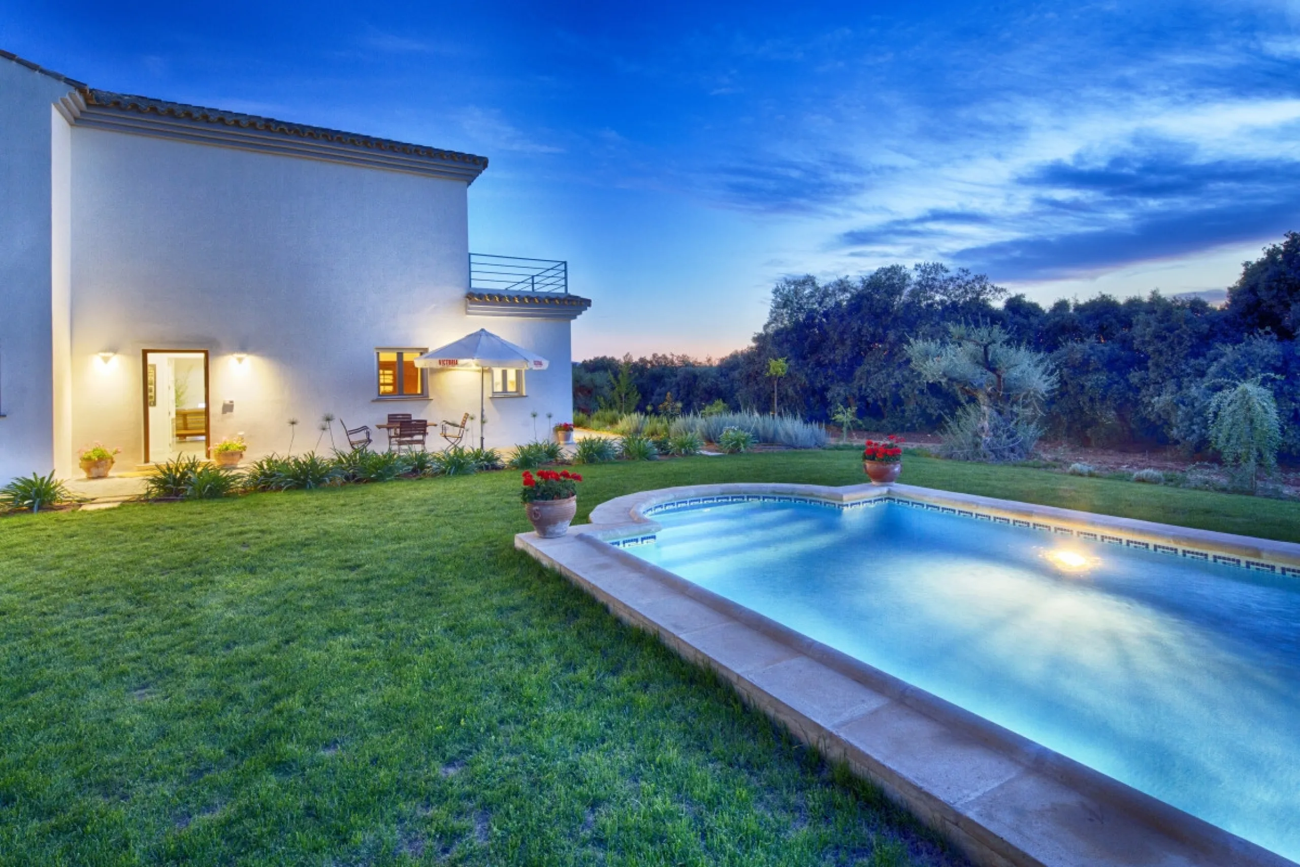 AN OUTSTANDING OPPORTUNITY to own an IMPRESSIVE FINCA OF 30,000M2 OF FLAT LAND with 1,000 walnut trees and a beautiful, stylish modern home with a private swimming pool and exceptional views.