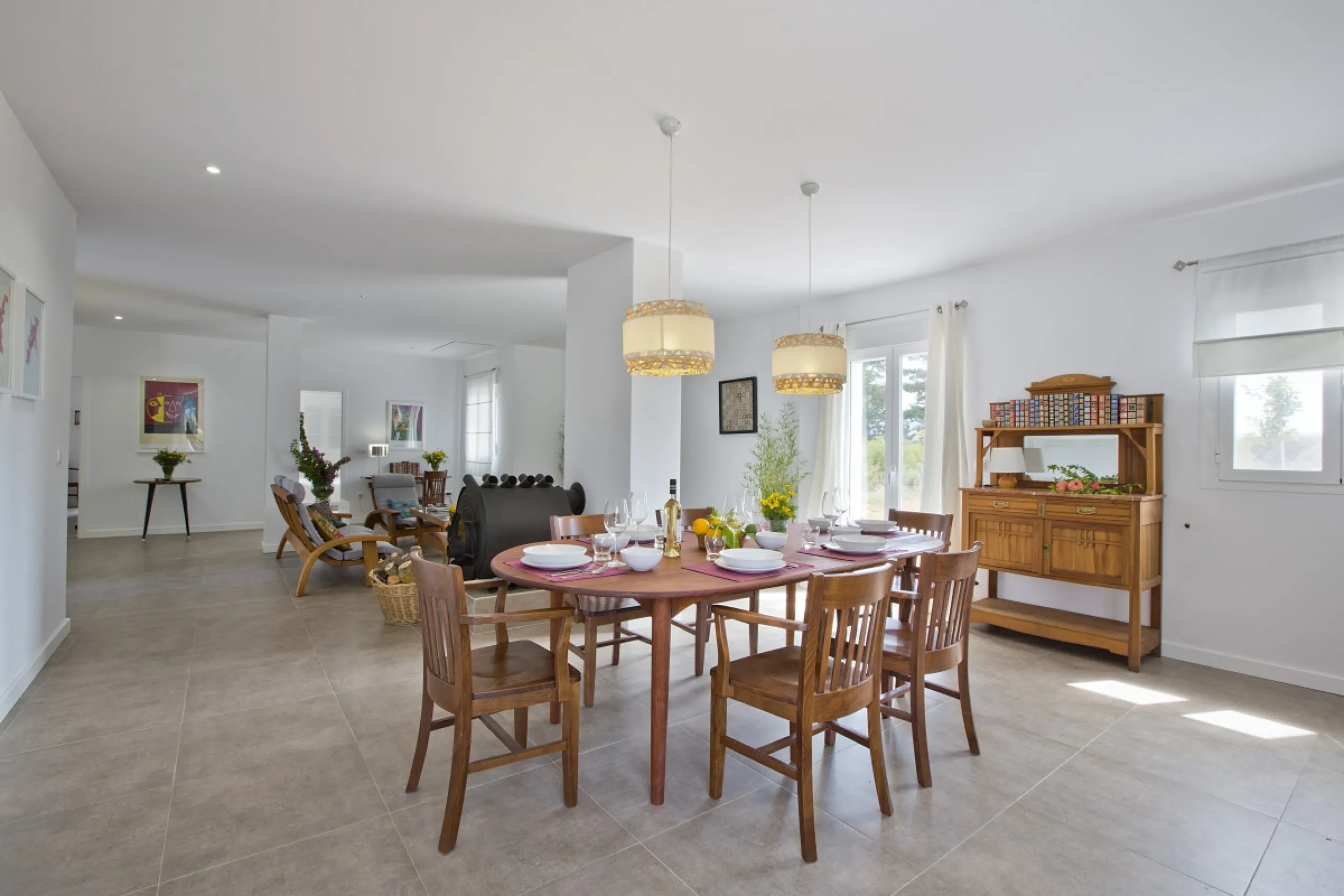 AN OUTSTANDING OPPORTUNITY to own an IMPRESSIVE FINCA OF 30,000M2 OF FLAT LAND with 1,000 walnut trees and a beautiful, stylish modern home with a private swimming pool and exceptional views.