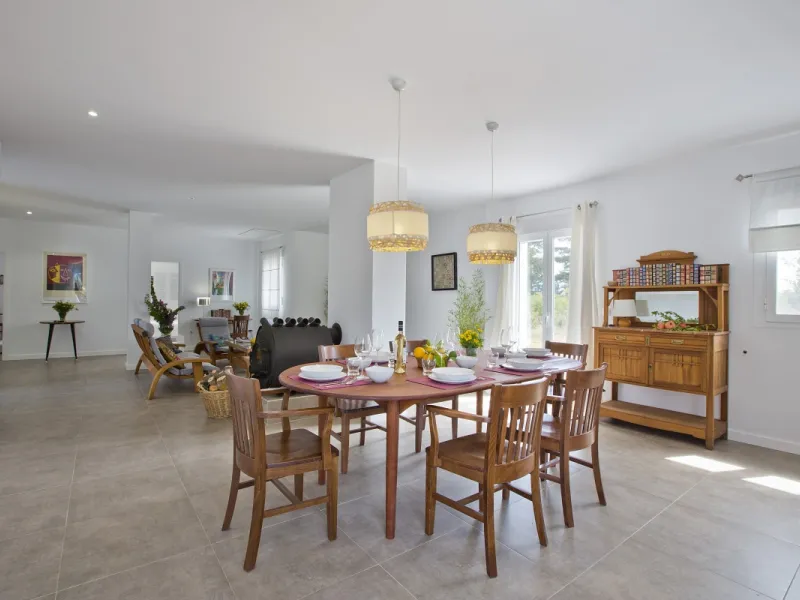 AN OUTSTANDING OPPORTUNITY to own an IMPRESSIVE FINCA OF 30,000M2 OF FLAT LAND with 1,000 walnut trees and a beautiful, stylish modern home with a private swimming pool and exceptional views.