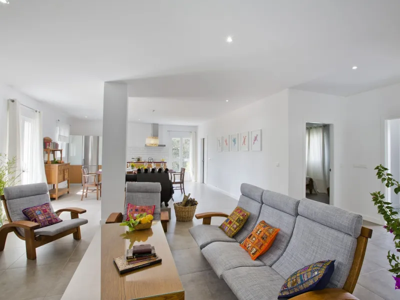 AN OUTSTANDING OPPORTUNITY to own an IMPRESSIVE FINCA OF 30,000M2 OF FLAT LAND with 1,000 walnut trees and a beautiful, stylish modern home with a private swimming pool and exceptional views.