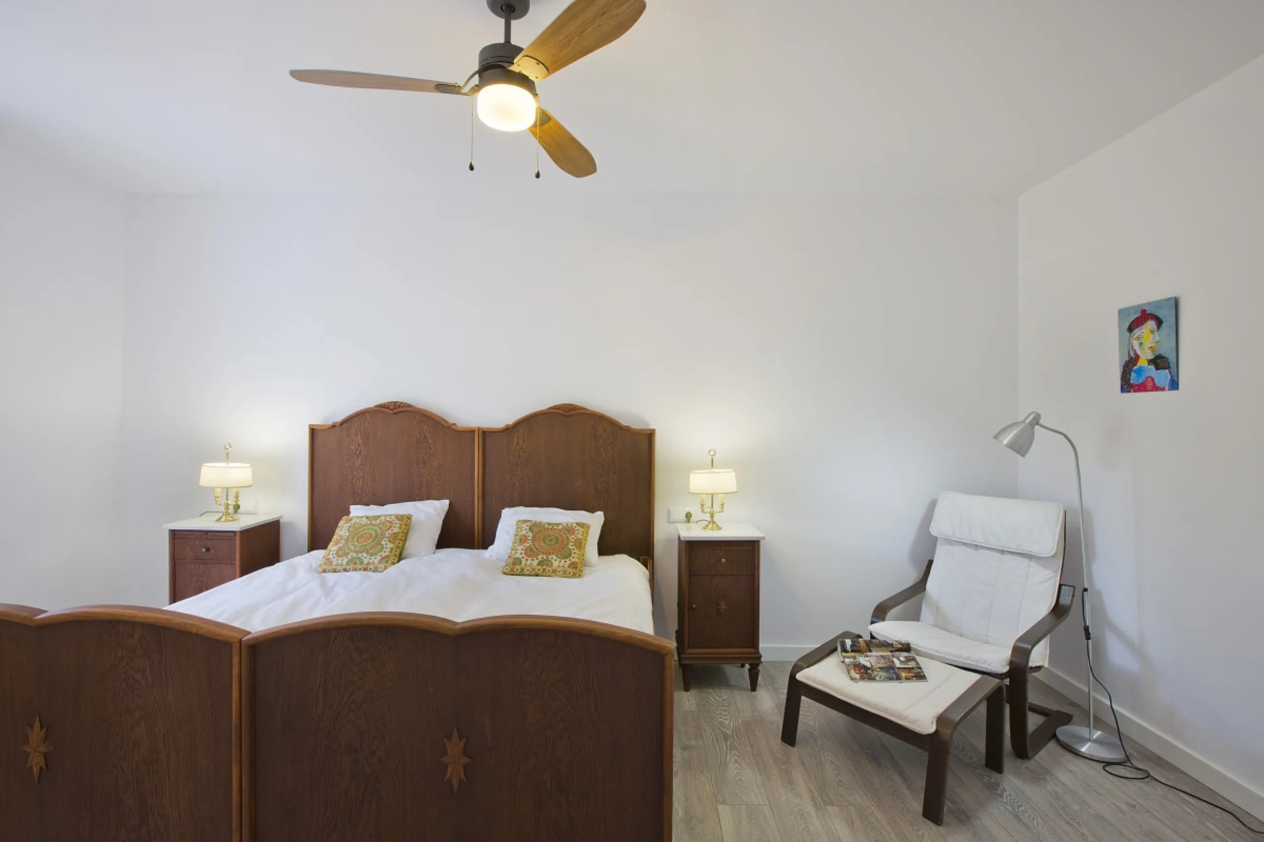 AN OUTSTANDING OPPORTUNITY to own an IMPRESSIVE FINCA OF 30,000M2 OF FLAT LAND with 1,000 walnut trees and a beautiful, stylish modern home with a private swimming pool and exceptional views.