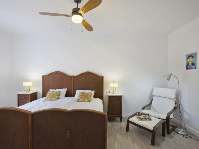 AN OUTSTANDING OPPORTUNITY to own an IMPRESSIVE FINCA OF 30,000M2 OF FLAT LAND with 1,000 walnut trees and a beautiful, stylish modern home with a private swimming pool and exceptional views.