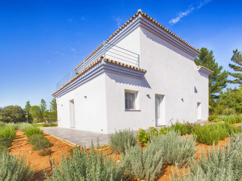 AN OUTSTANDING OPPORTUNITY to own an IMPRESSIVE FINCA OF 30,000M2 OF FLAT LAND with 1,000 walnut trees and a beautiful, stylish modern home with a private swimming pool and exceptional views.