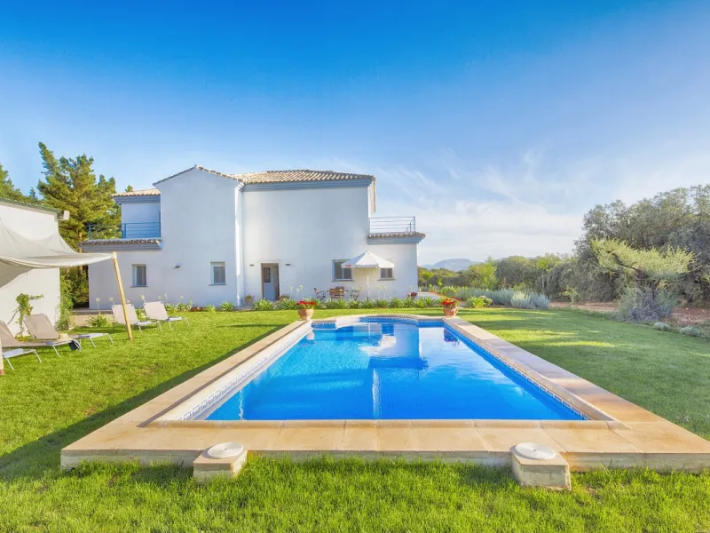 AN OUTSTANDING OPPORTUNITY to own an IMPRESSIVE FINCA OF 30,000M2 OF FLAT LAND with 1,000 walnut trees and a beautiful, stylish modern home with a private swimming pool and exceptional views.