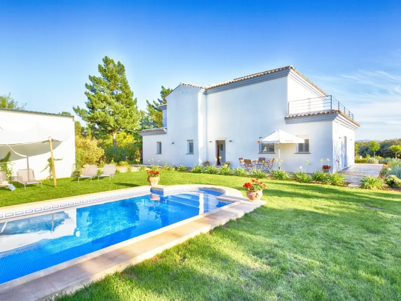 AN OUTSTANDING OPPORTUNITY to own an IMPRESSIVE FINCA OF 30,000M2 OF FLAT LAND with 1,000 walnut trees and a beautiful, stylish modern home with a private swimming pool and exceptional views.