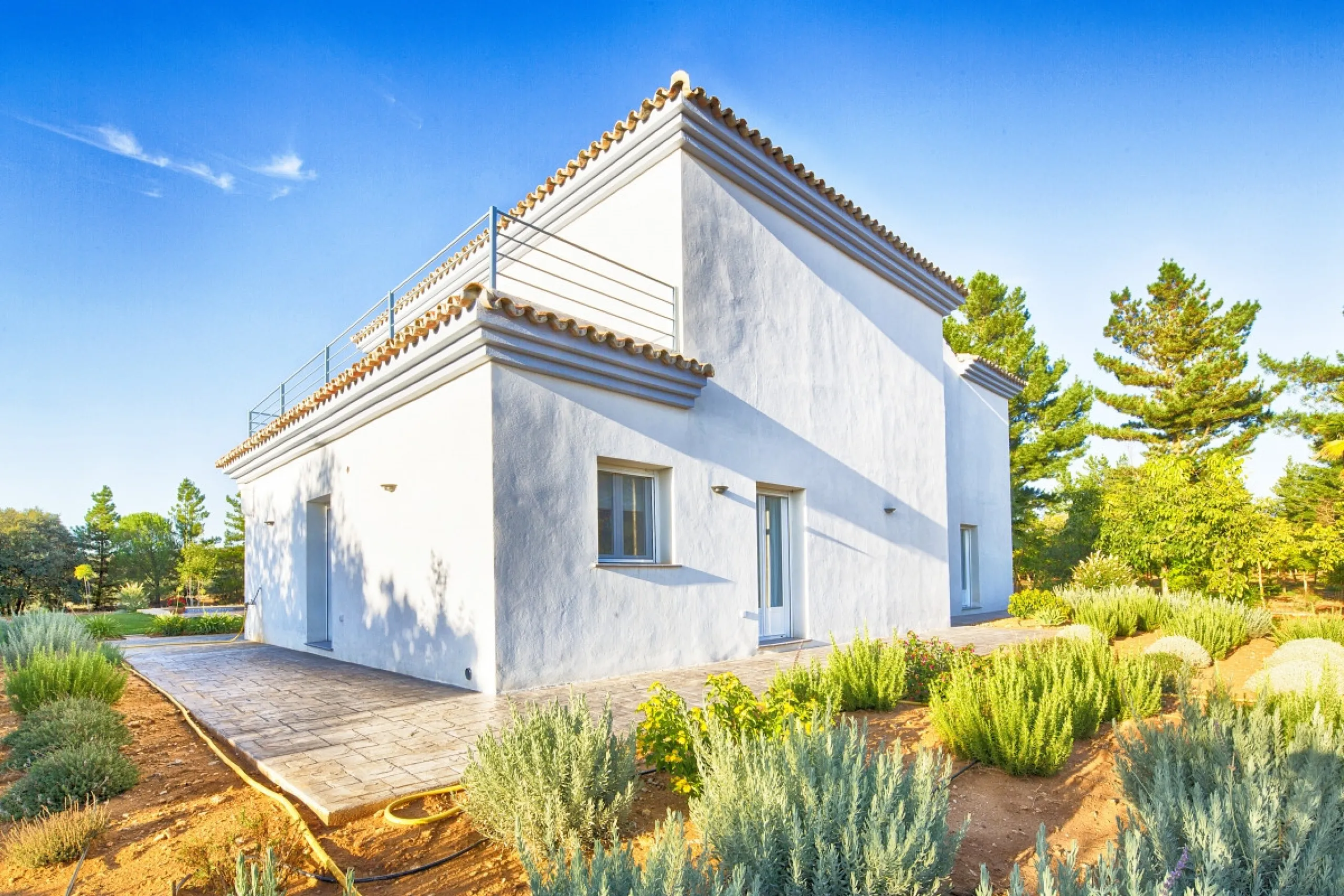 AN OUTSTANDING OPPORTUNITY to own an IMPRESSIVE FINCA OF 30,000M2 OF FLAT LAND with 1,000 walnut trees and a beautiful, stylish modern home with a private swimming pool and exceptional views.