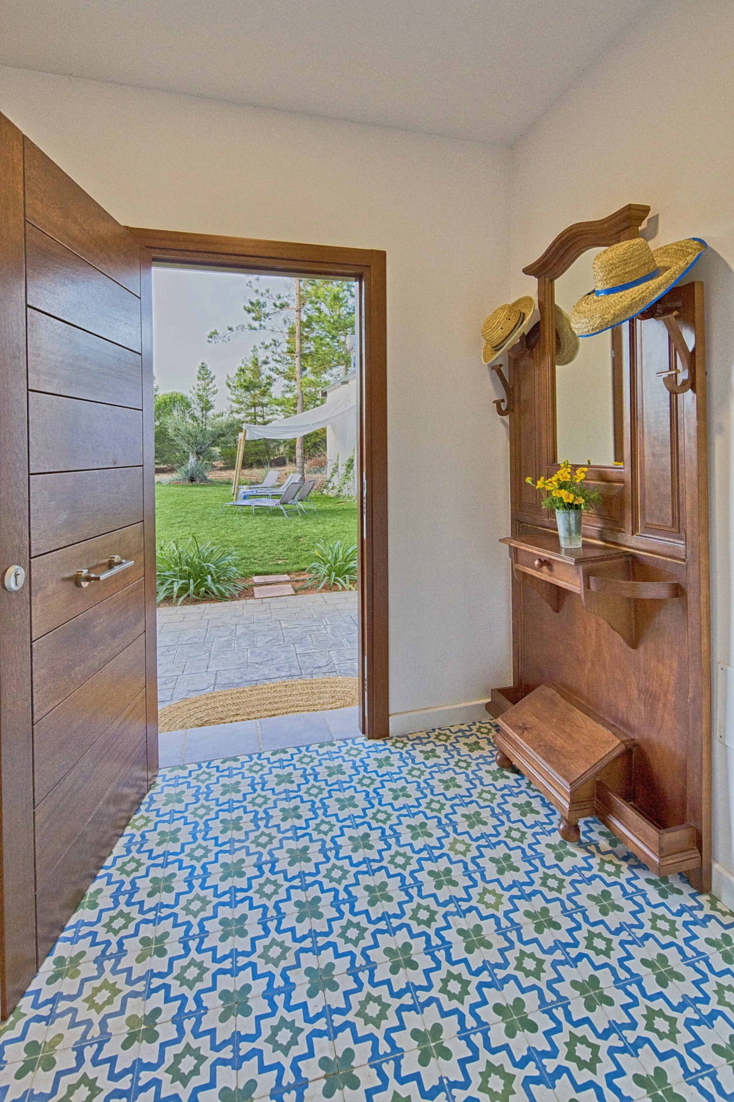 AN OUTSTANDING OPPORTUNITY to own an IMPRESSIVE FINCA OF 30,000M2 OF FLAT LAND with 1,000 walnut trees and a beautiful, stylish modern home with a private swimming pool and exceptional views.