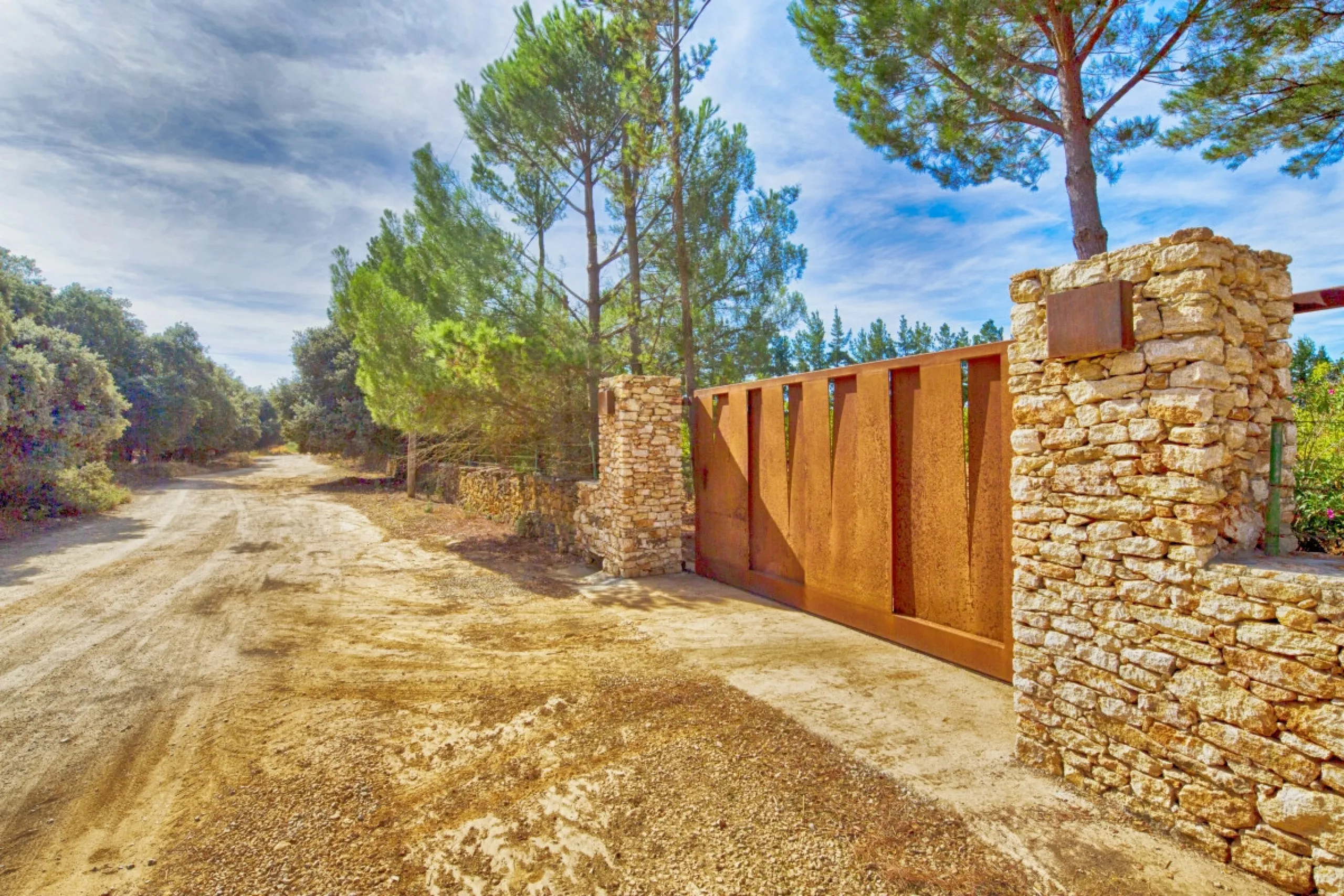 AN OUTSTANDING OPPORTUNITY to own an IMPRESSIVE FINCA OF 30,000M2 OF FLAT LAND with 1,000 walnut trees and a beautiful, stylish modern home with a private swimming pool and exceptional views.