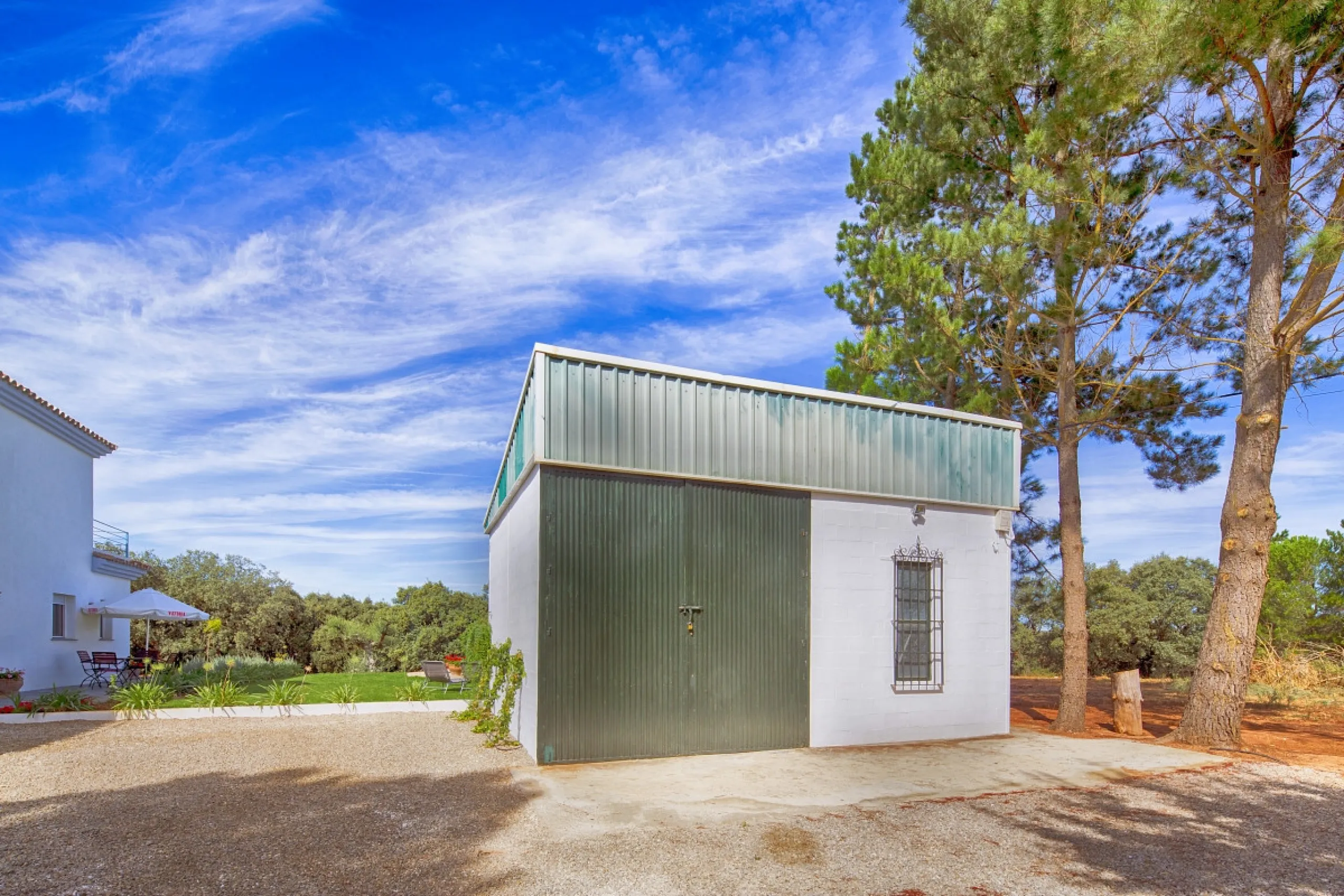 AN OUTSTANDING OPPORTUNITY to own an IMPRESSIVE FINCA OF 30,000M2 OF FLAT LAND with 1,000 walnut trees and a beautiful, stylish modern home with a private swimming pool and exceptional views.